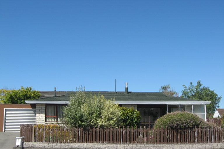 Photo of property in 1/2 James Condon Place, Redwood, Christchurch, 8051