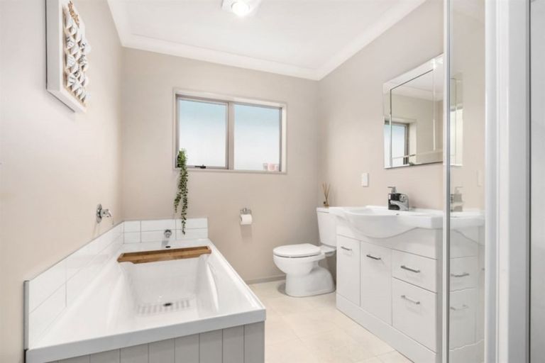 Photo of property in 76 Staithes Drive North, Whitby, Porirua, 5024