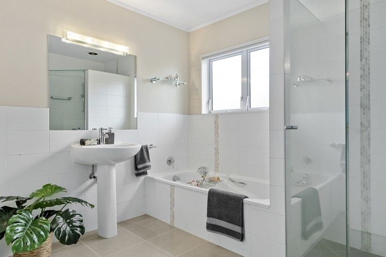 Photo of property in 32 Harrowfield Drive, Harrowfield, Hamilton, 3210