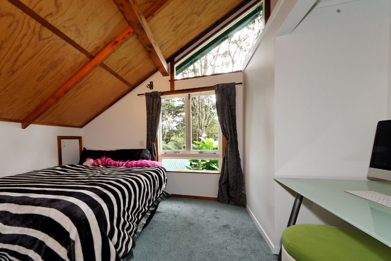 Photo of property in 6 Cochran Road, Oratia, Auckland, 0604