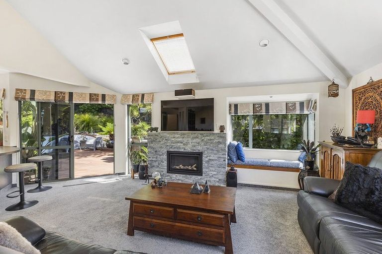 Photo of property in 15 Eclipse Lane, Whitby, Porirua, 5024