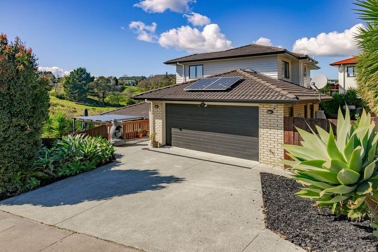 Photo of property in 121 Keri Vista Rise, Papakura, 2110