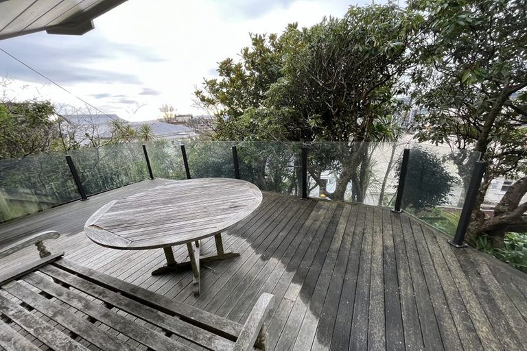 Photo of property in 32 Talavera Terrace, Kelburn, Wellington, 6012
