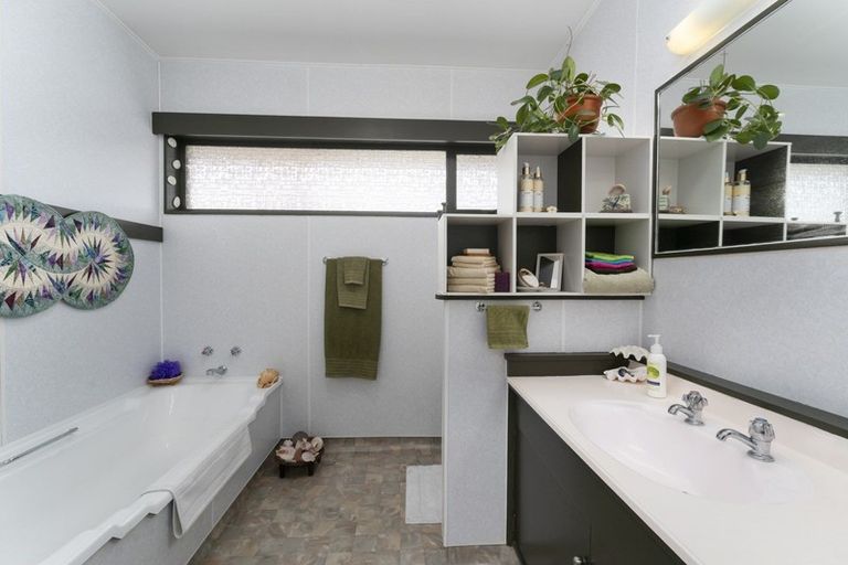 Photo of property in 30 Rimu Street, Waikanae, 5036