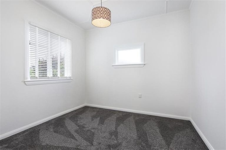Photo of property in 37 Wesley Street, South Dunedin, Dunedin, 9012