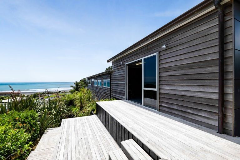 Photo of property in 14 Shearer Drive, Oakura, 4314