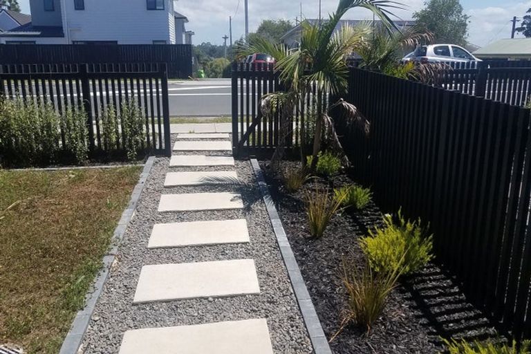 Photo of property in 2/30 West Coast Road, Glen Eden, Auckland, 0602