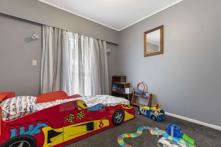 Photo of property in 39 Pohutukawa Avenue, Shelly Park, Auckland, 2014