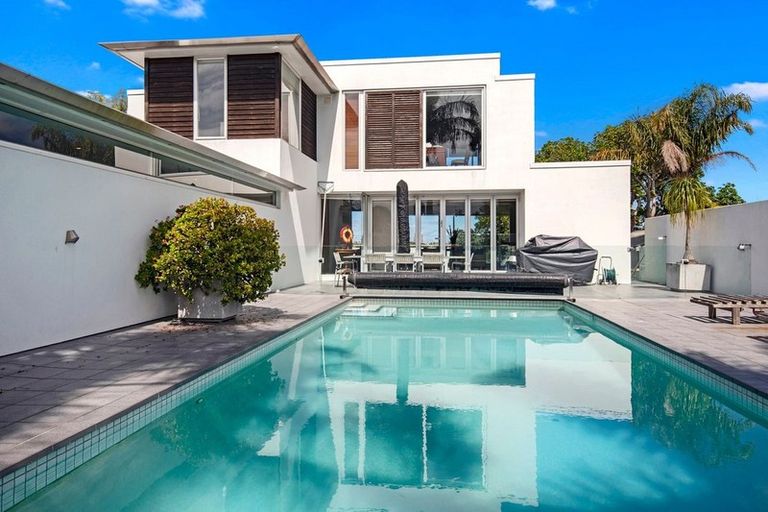 Photo of property in 25 Norwood Road, Bayswater, Auckland, 0622