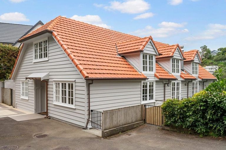 Photo of property in 5a Raroa Road, Kelburn, Wellington, 6012