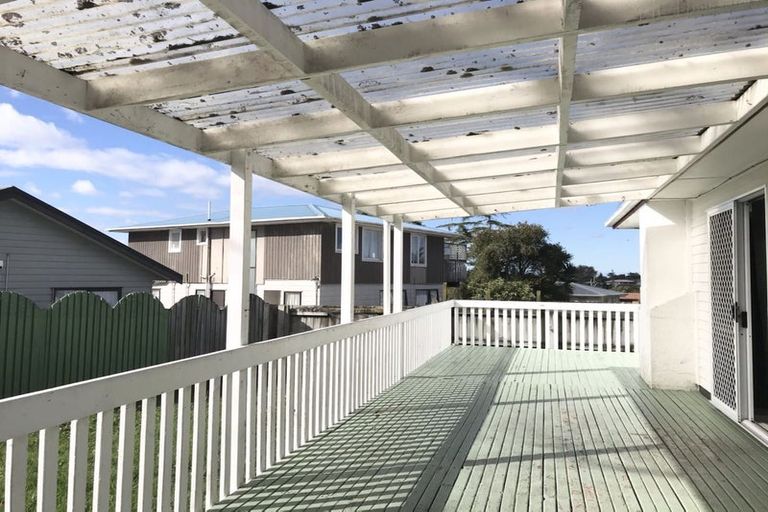 Photo of property in 16 Roberts Road, Te Atatu South, Auckland, 0610