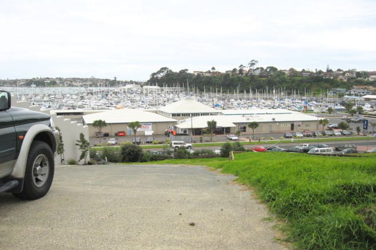 Photo of property in 76 Compass Way, Half Moon Bay, Auckland, 2012