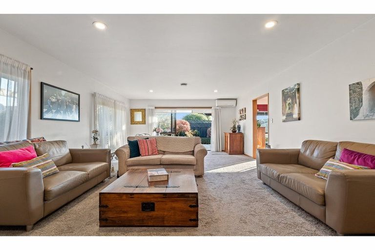 Photo of property in 2/2 Fountainhead Lane, Hillmorton, Christchurch, 8025