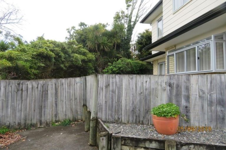 Photo of property in 3a Trelawn Place, Cockle Bay, Auckland, 2014