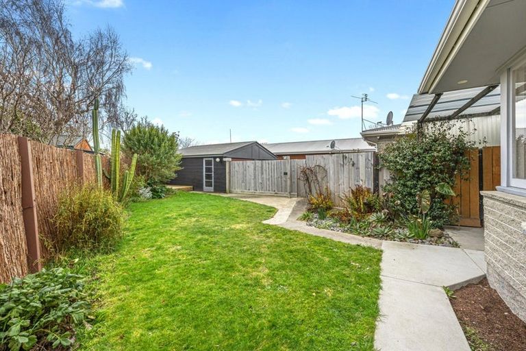 Photo of property in 2/3 Roberta Drive, Somerfield, Christchurch, 8024