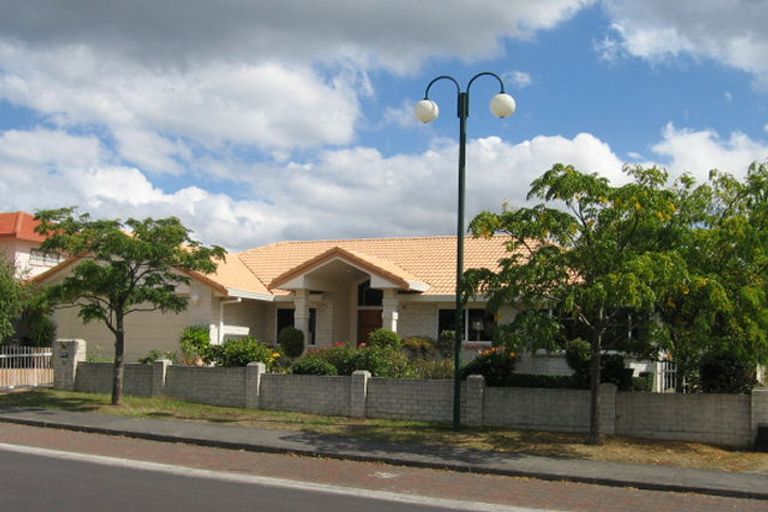 Photo of property in 24 Vermeer Place, West Harbour, Auckland, 0618