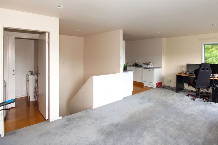 Photo of property in 4/93a Kelburn Parade, Kelburn, Wellington, 6012