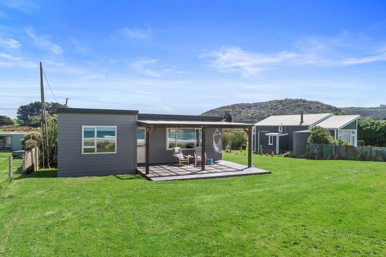 Photo of property in 511 Waikawa-curio Bay Road, Curio Bay, Tokanui, 9884