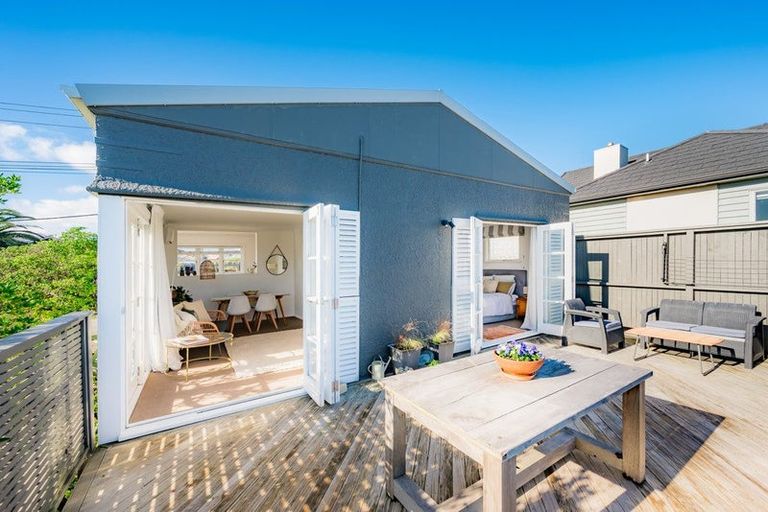 Photo of property in 118 Seaview Road, Paraparaumu Beach, Paraparaumu, 5032