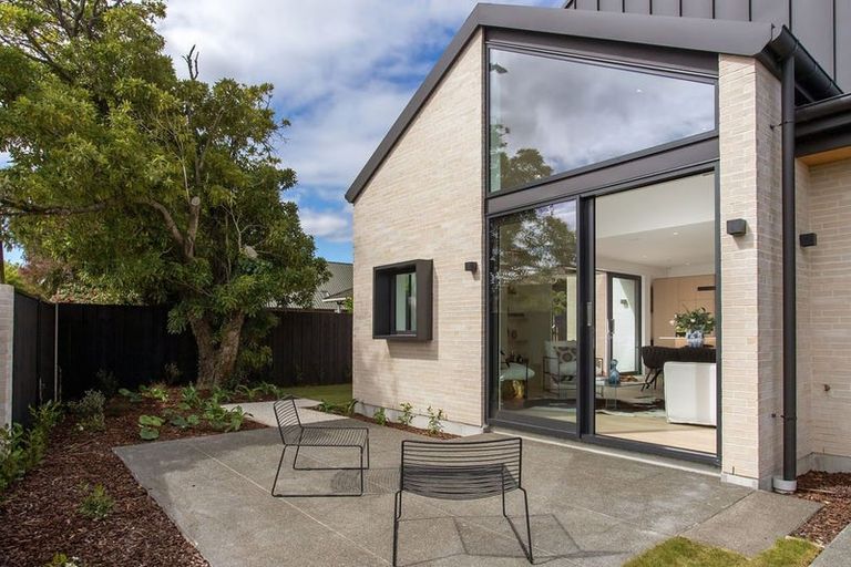 Photo of property in 38 Straven Road, Riccarton, Christchurch, 8011