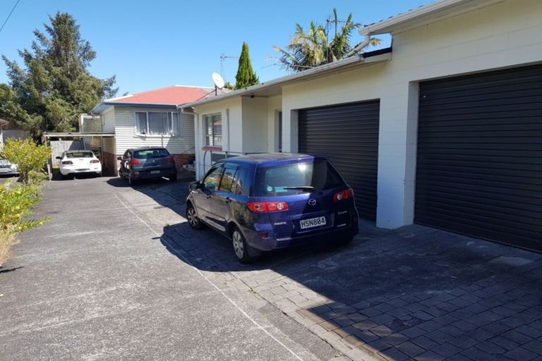 Photo of property in 2/23 Tane Street, New Lynn, Auckland, 0600