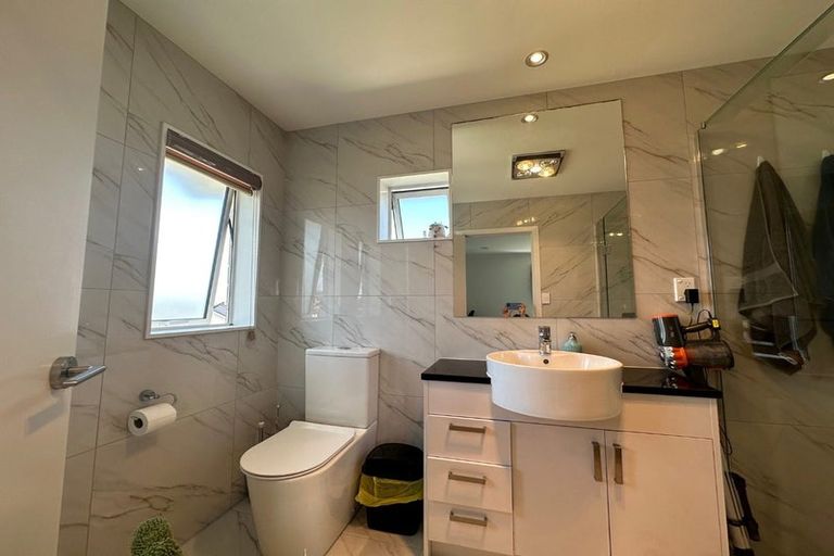 Photo of property in 1 Iwinuku Crescent, Wattle Downs, Auckland, 2103