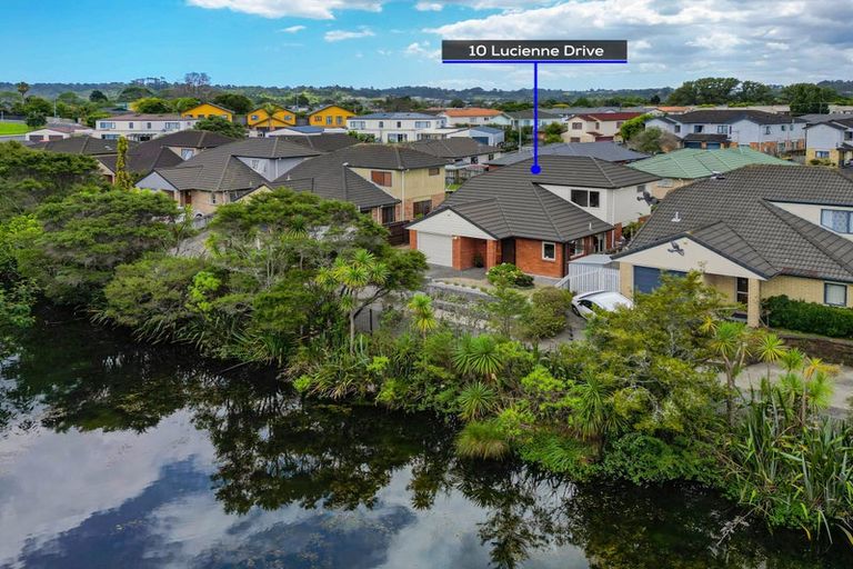 Photo of property in 8 Lucienne Drive, Ranui, Auckland, 0612