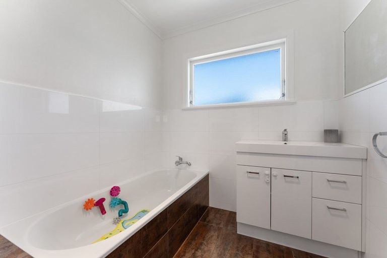 Photo of property in 8 Essex Place, Milson, Palmerston North, 4414