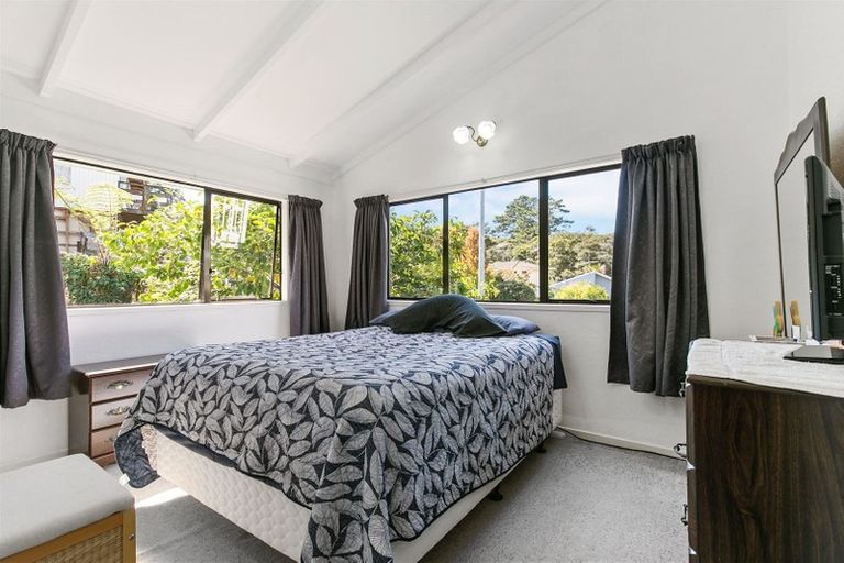Photo of property in 69 Easton Park Parade, Glenfield, Auckland, 0629