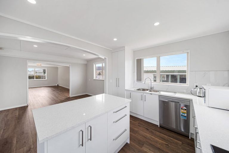 Photo of property in 22 Molesworth Place, Mangere, Auckland, 2022