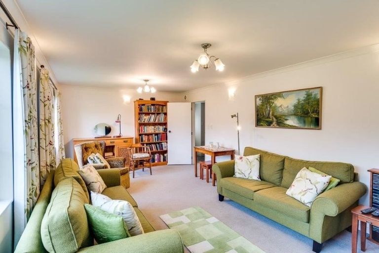 Photo of property in 13 Corwen Place, Mayfair, Hastings, 4122