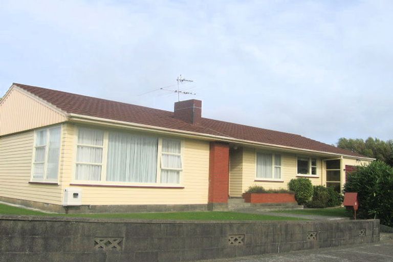 Photo of property in 1 Barberry Grove, Maungaraki, Lower Hutt, 5010