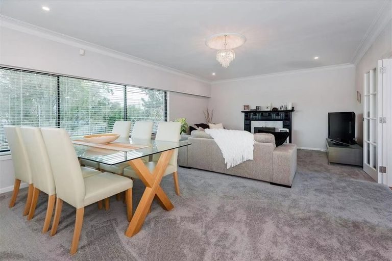 Photo of property in 11 Lake Pupuke Drive, Takapuna, Auckland, 0622