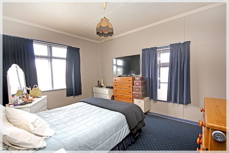 Photo of property in 11 Marine Parade South, Foxton Beach, Foxton, 4815