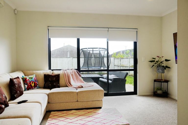 Photo of property in 13 Nganui Avenue, Takanini, 2112