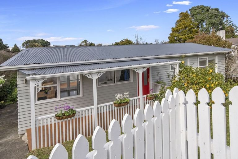 Photo of property in 18 Cassino Street, Bayswater, Auckland, 0622