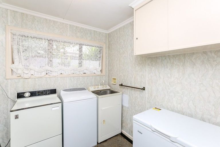 Photo of property in 5 John Guthrie Place, Merrilands, New Plymouth, 4312