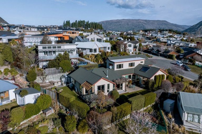 Photo of property in 9 Bob Lee Place, Wanaka, 9305