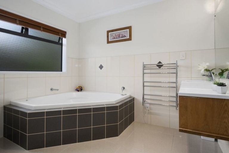 Photo of property in 11 Glenorchy Place, Pyes Pa, Tauranga, 3112