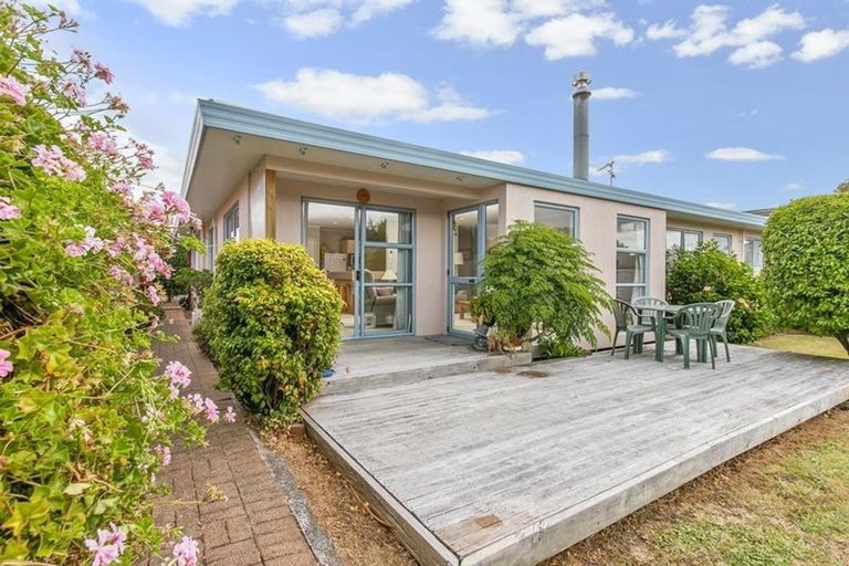 Photo of property in 3 Maurice Borich Place, Henderson, Auckland, 0610