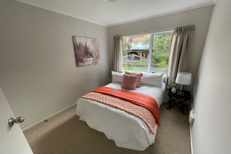 Photo of property in 22 Kayeleen Place, Cockle Bay, Auckland, 2014