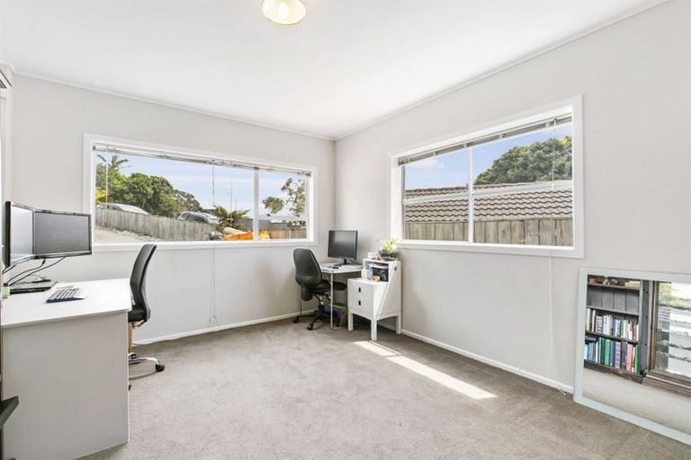 Photo of property in 1/11 Charles Dickens Drive, Mellons Bay, Auckland, 2014