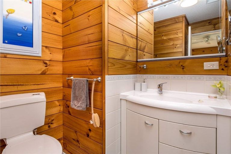 Photo of property in 1/10 Denby Lane, Northcote Point, Auckland, 0627