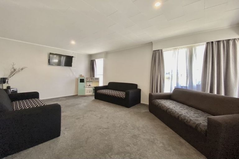 Photo of property in 13 Carbery Place, Manurewa, Auckland, 2102