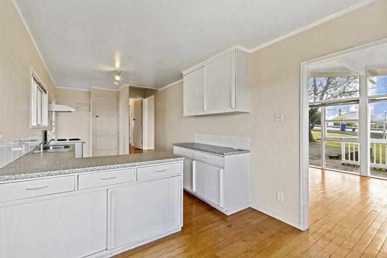 Photo of property in 1/302 Glenfield Road, Glenfield, Auckland, 0629