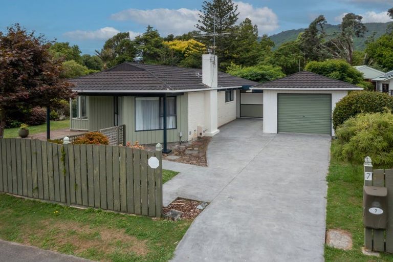 Photo of property in 7 Sunny Glen, Waikanae, 5036