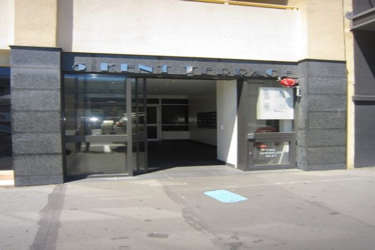Photo of property in 4b/5 Kent Terrace, Mount Victoria, Wellington, 6011