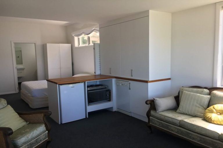 Photo of property in 131 Marine Parade, Seatoun, Wellington, 6022