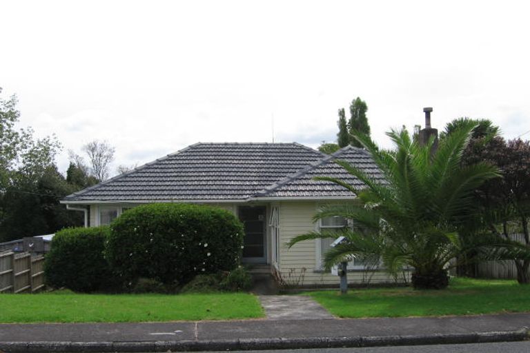 Photo of property in 6 Paton Avenue, Te Atatu South, Auckland, 0610