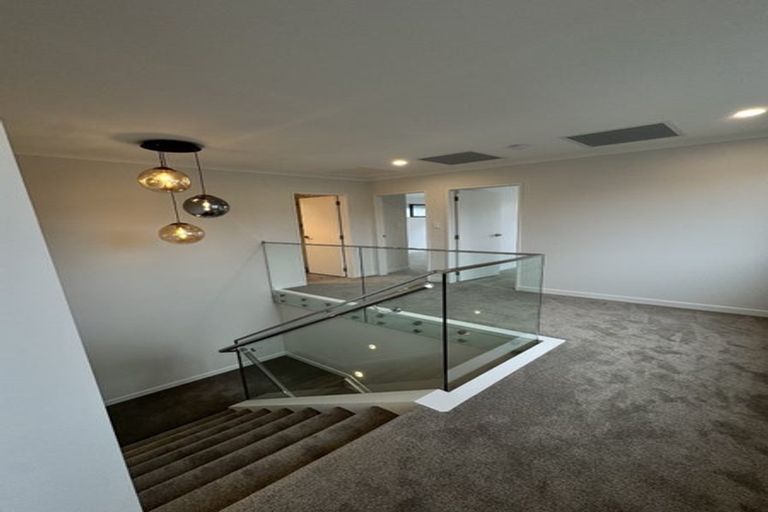 Photo of property in 17 Makenu Crescent, Wainui, 0992